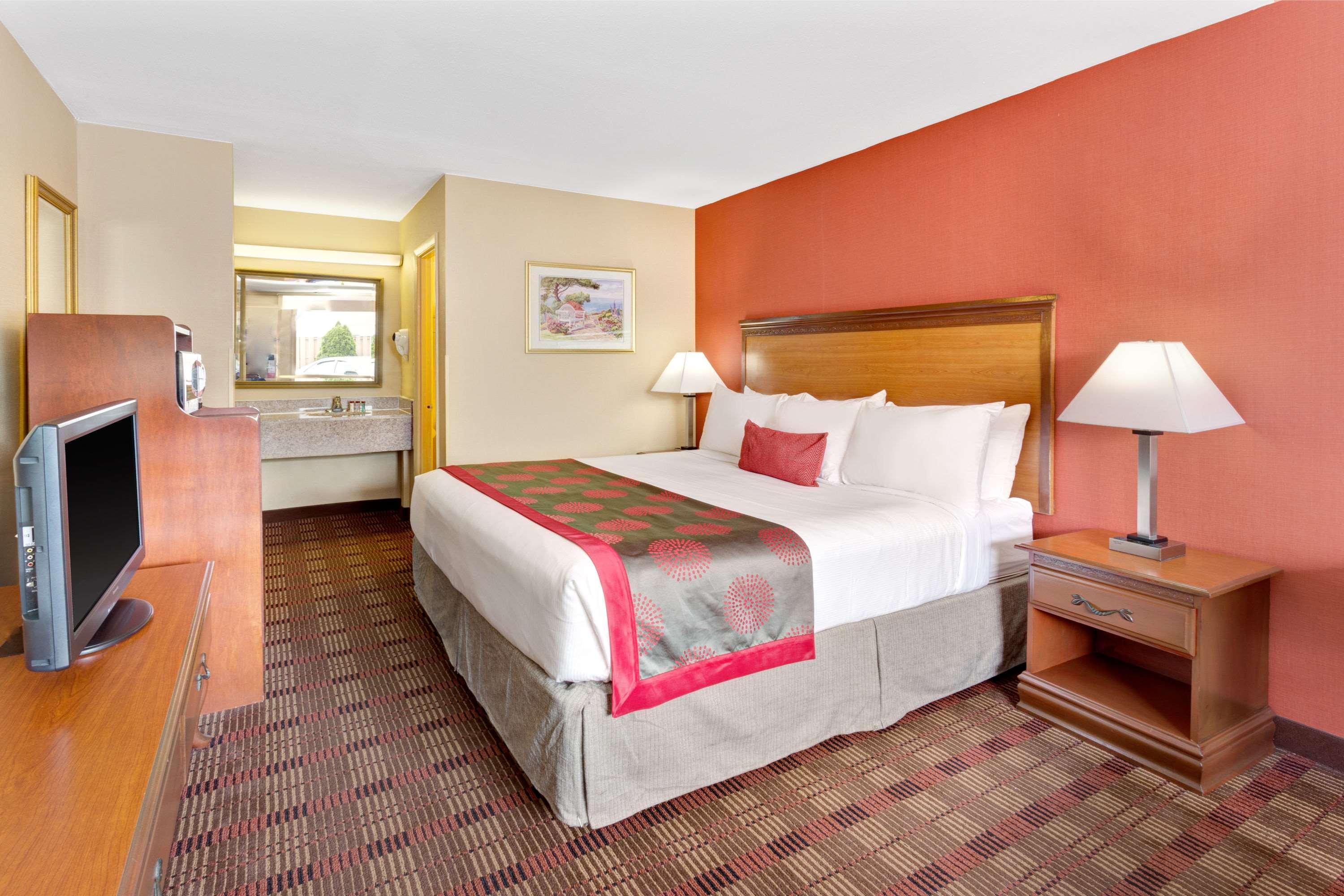 Ramada By Wyndham Baltimore West Buitenkant foto