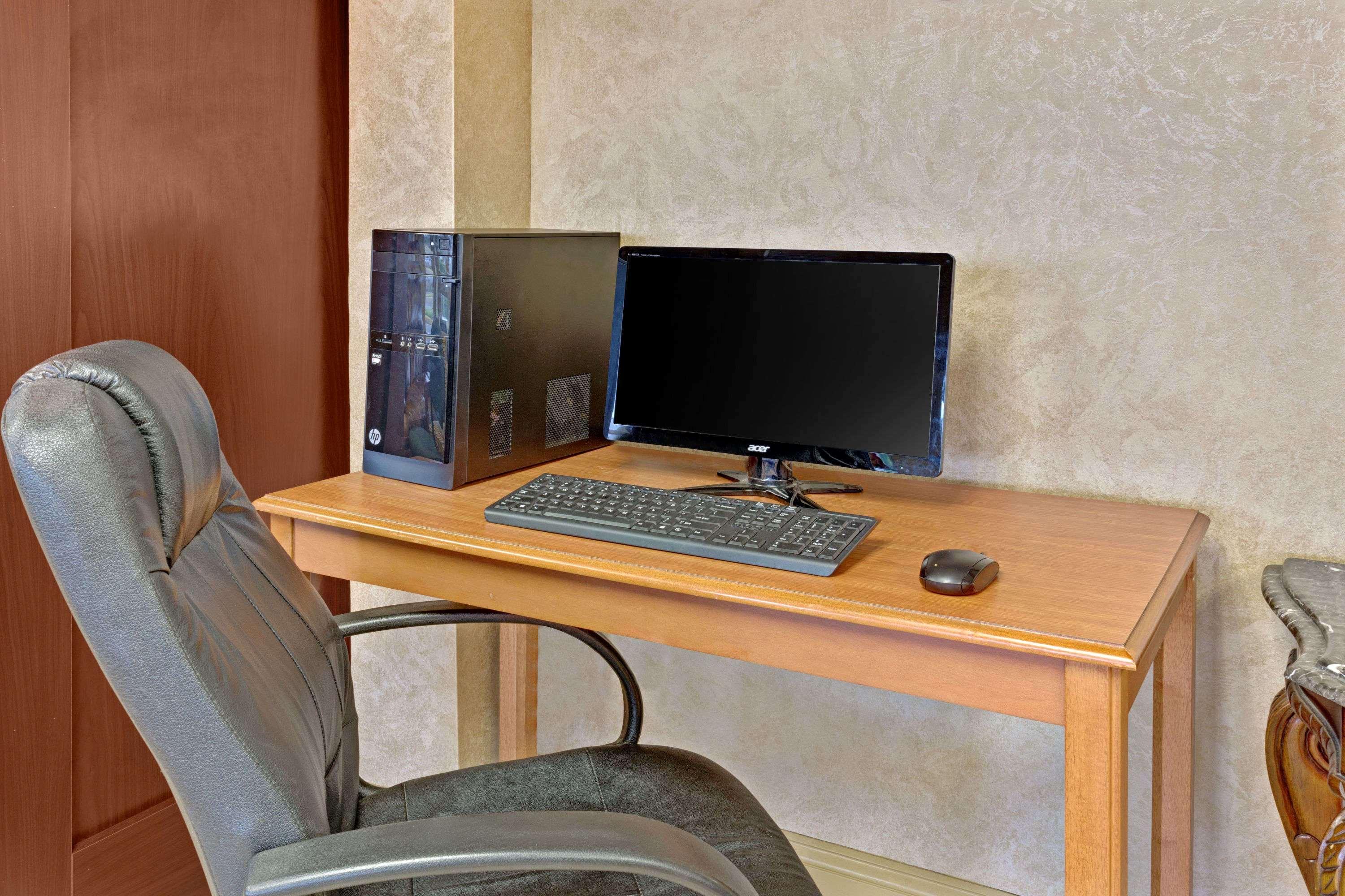 Ramada By Wyndham Baltimore West Buitenkant foto