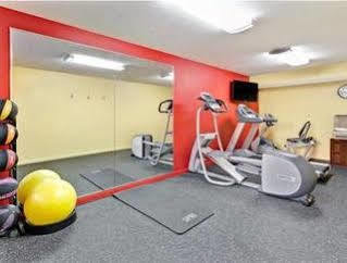 Ramada By Wyndham Baltimore West Buitenkant foto